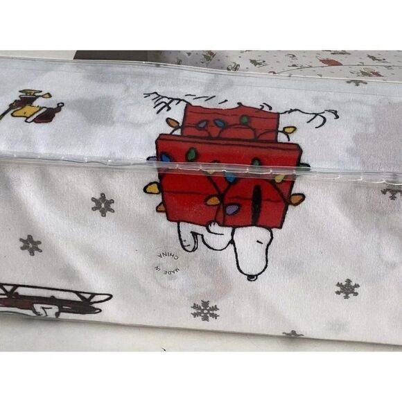 Peanuts Snoopy Charlie Brown Holiday Christmas Queen Size Soft Sheet Set NEW - Picture 12 of 15